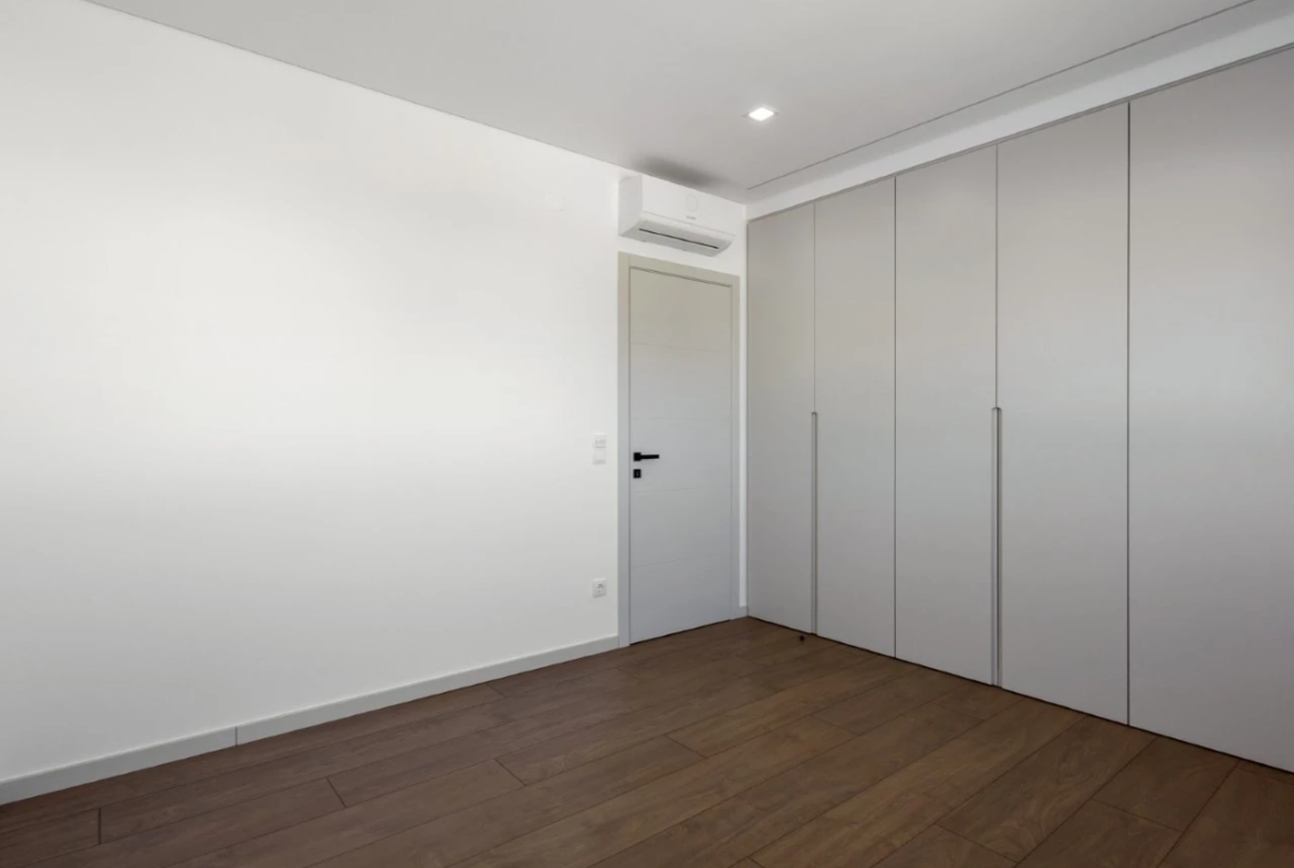 Penthouse T3 Luminosa, Confortável e Eficiente, perto das Praias