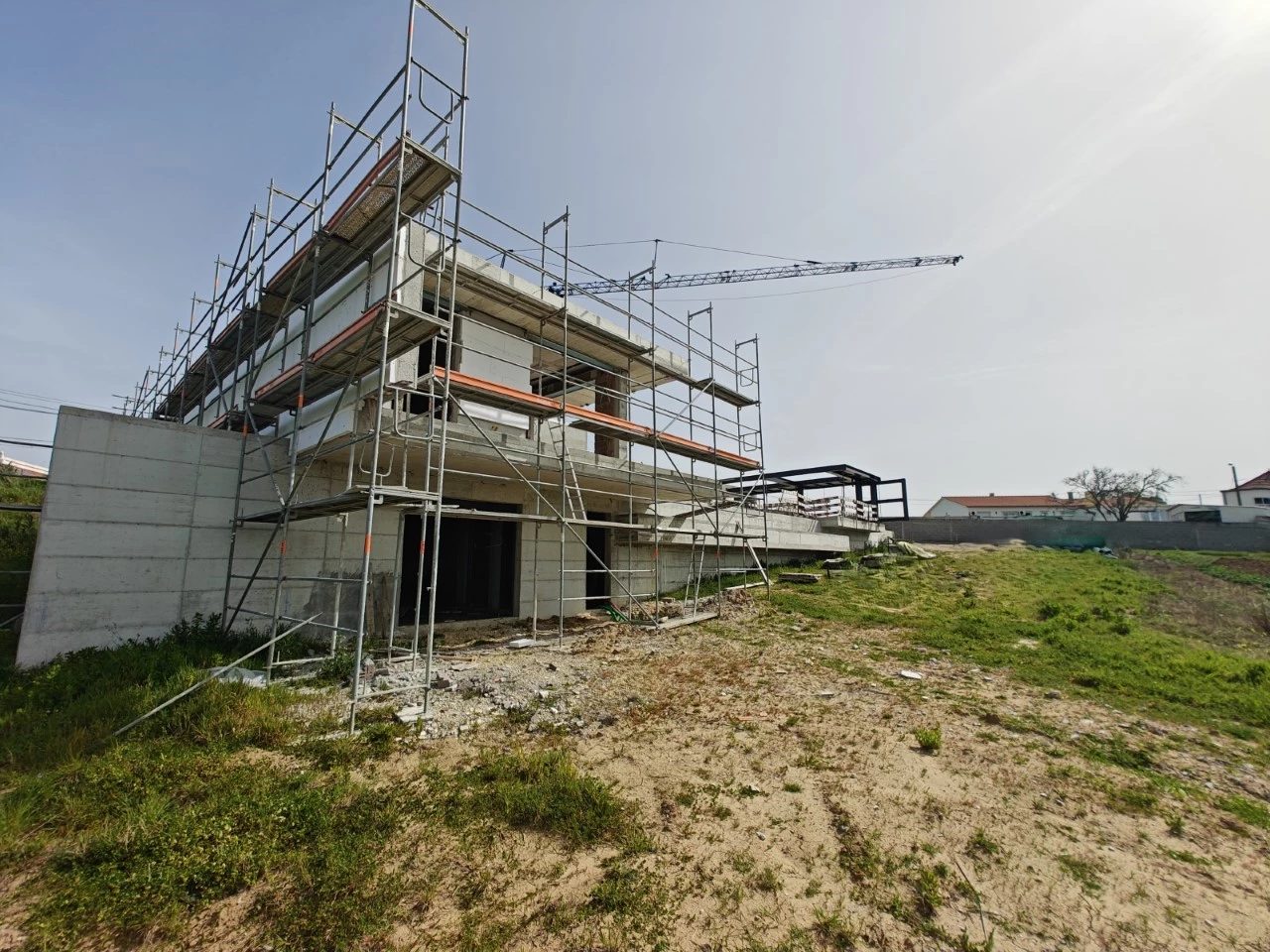 Moradia de luxo rodeada por natureza e a poucos minutos das praias