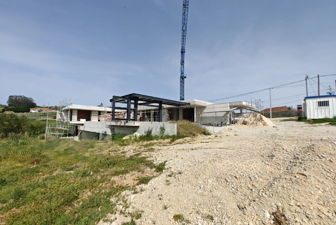 Moradia de luxo rodeada por natureza e a poucos minutos das praias