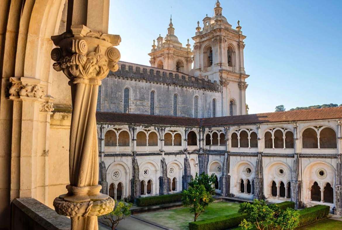 Moradia de luxo rodeada por natureza e a poucos minutos das praias