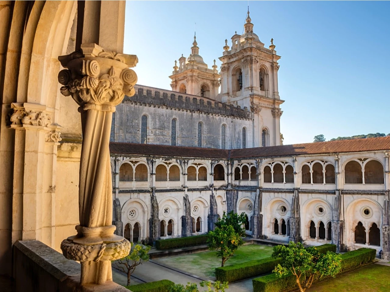 Moradia de luxo rodeada por natureza e a poucos minutos das praias