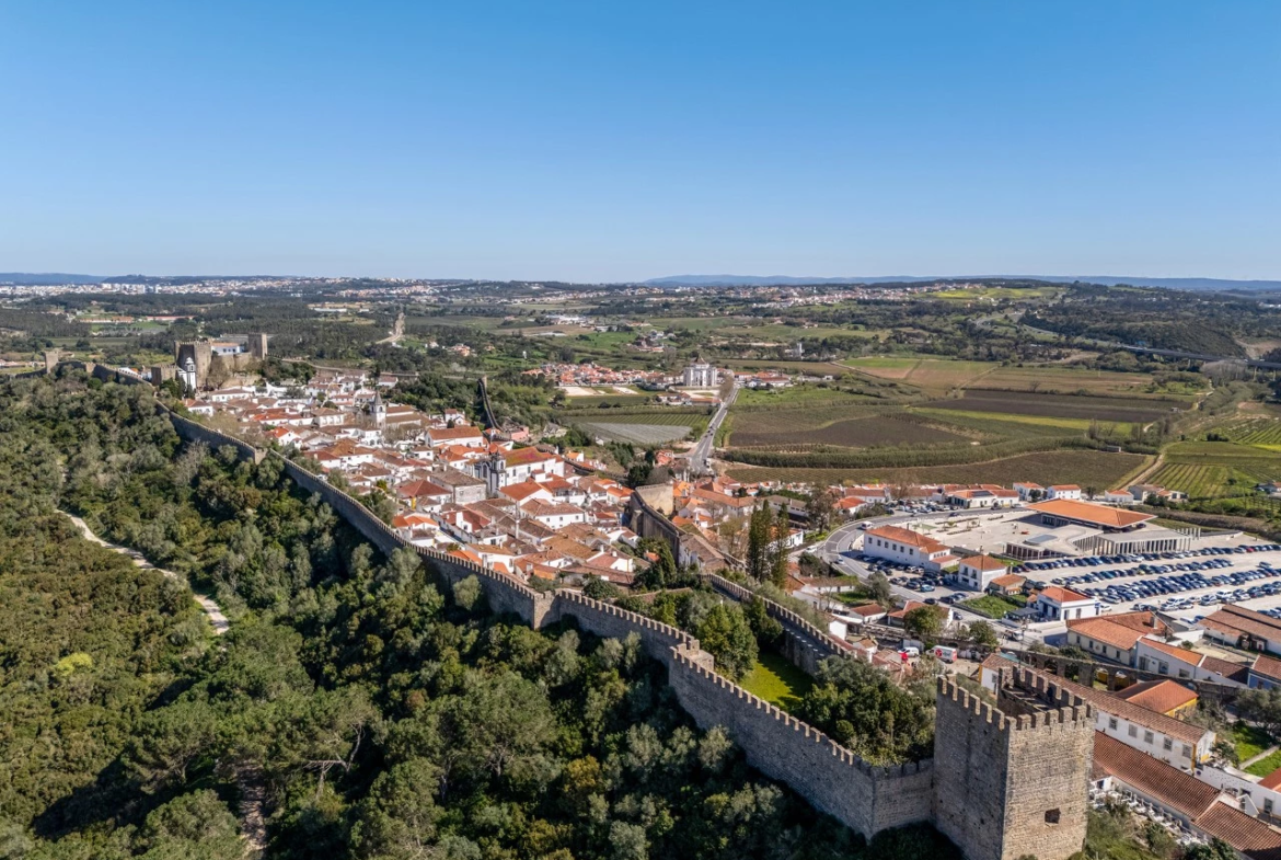 Moradia de luxo rodeada por natureza e a poucos minutos das praias