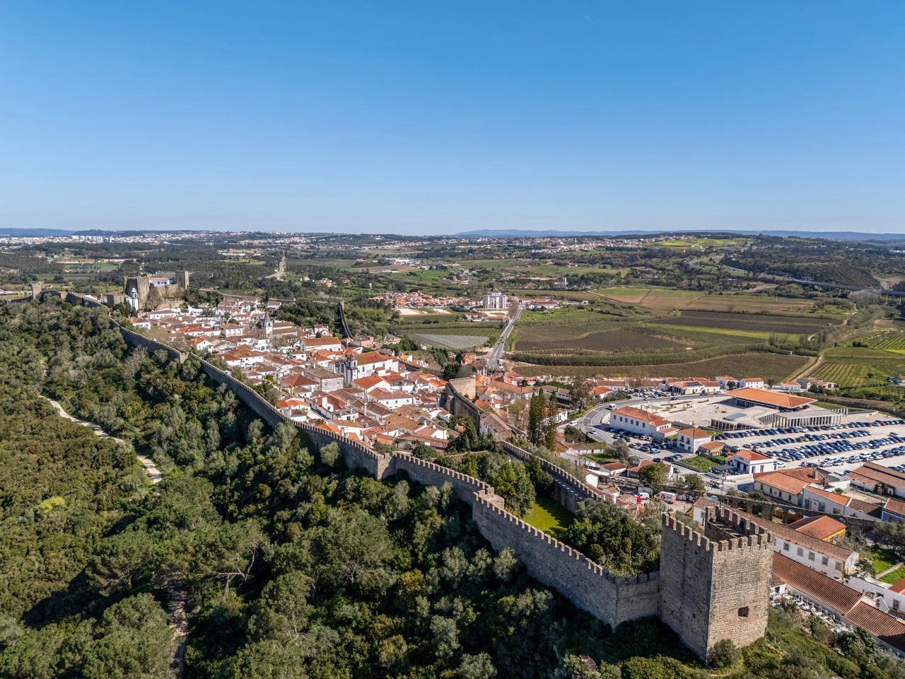 Moradia de luxo rodeada por natureza e a poucos minutos das praias
