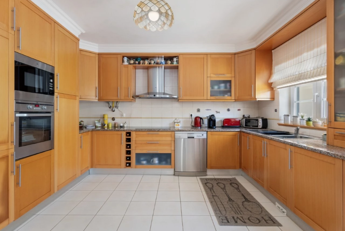 Moradia T4 com Vista Mar – Praia da Areia Branca