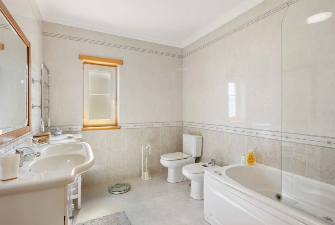 Moradia T4 com Vista Mar – Praia da Areia Branca