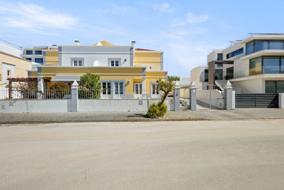 Moradia T4 com Vista Mar – Praia da Areia Branca
