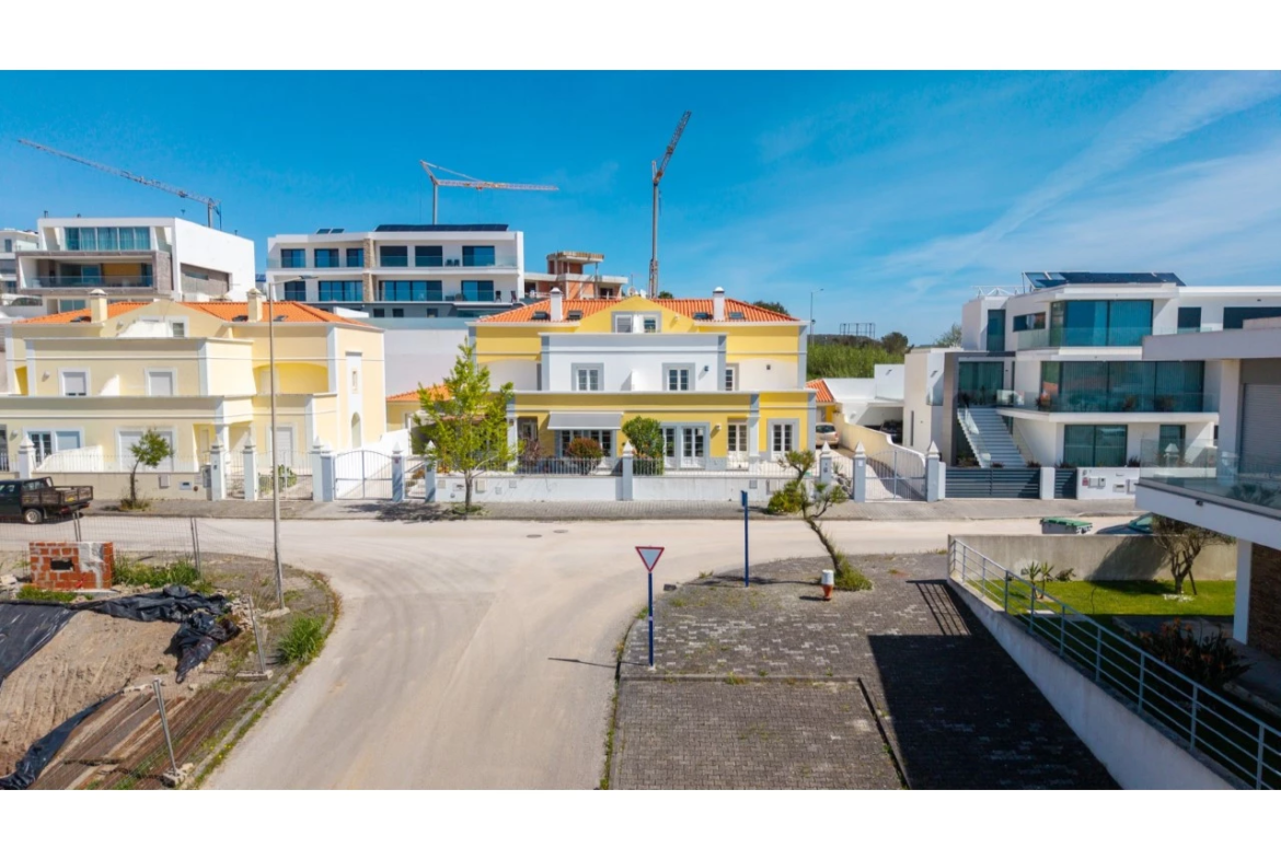 Moradia T4 com Vista Mar – Praia da Areia Branca