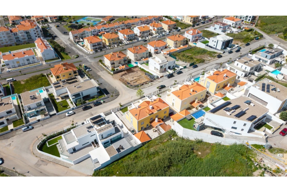 Moradia T4 com Vista Mar – Praia da Areia Branca