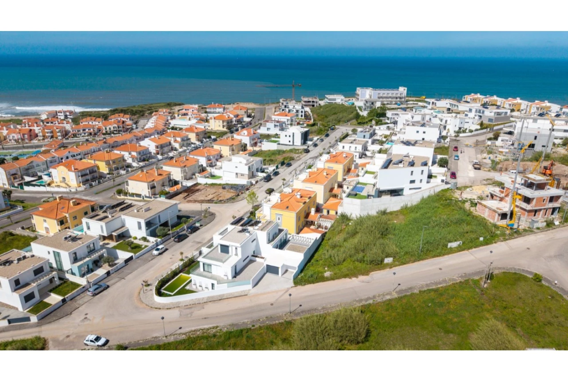 Moradia T4 com Vista Mar – Praia da Areia Branca