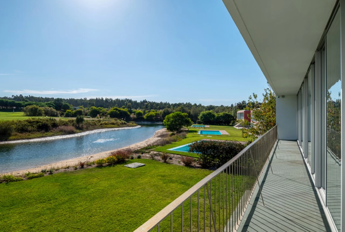 Moradia isolada T4 assinada por Eduardo Souto de Moura no Exclusivo Guardian Bom Sucesso Resort em Óbidos
