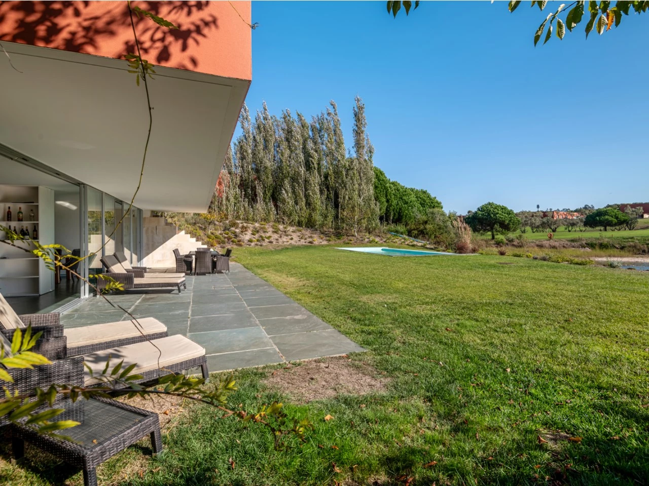 ID0ebbb101-0000-0500-0000-00001752a6b5.jpg Moradia isolada T4 assinada por Eduardo Souto de Moura no Exclusivo Guardian Bom Sucesso Resort em Óbidos