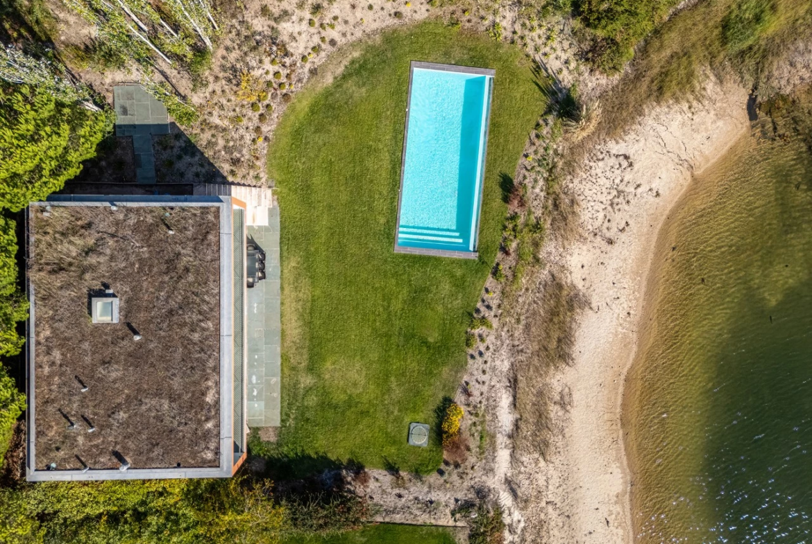 Moradia isolada T4 assinada por Eduardo Souto de Moura no Exclusivo Guardian Bom Sucesso Resort em Óbidos