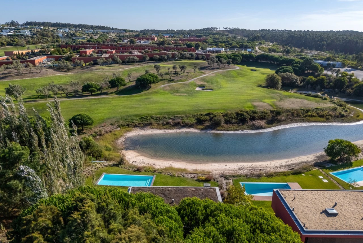 Moradia isolada T4 assinada por Eduardo Souto de Moura no Exclusivo Guardian Bom Sucesso Resort em Óbidos