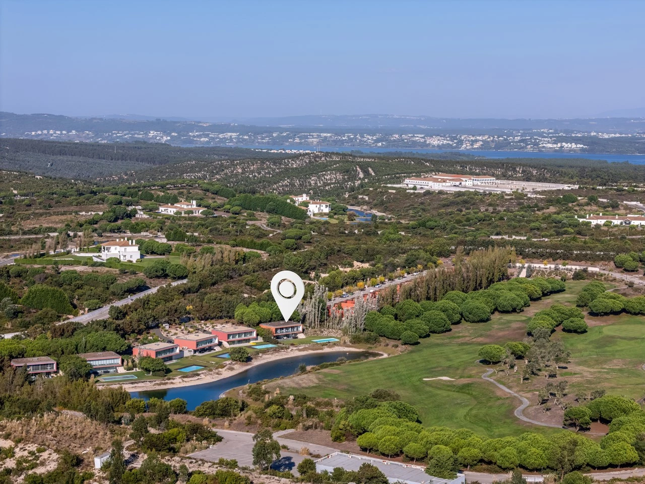 ID0ebbb101-0000-0500-0000-00001752a6c2.jpg Moradia isolada T4 assinada por Eduardo Souto de Moura no Exclusivo Guardian Bom Sucesso Resort em Óbidos