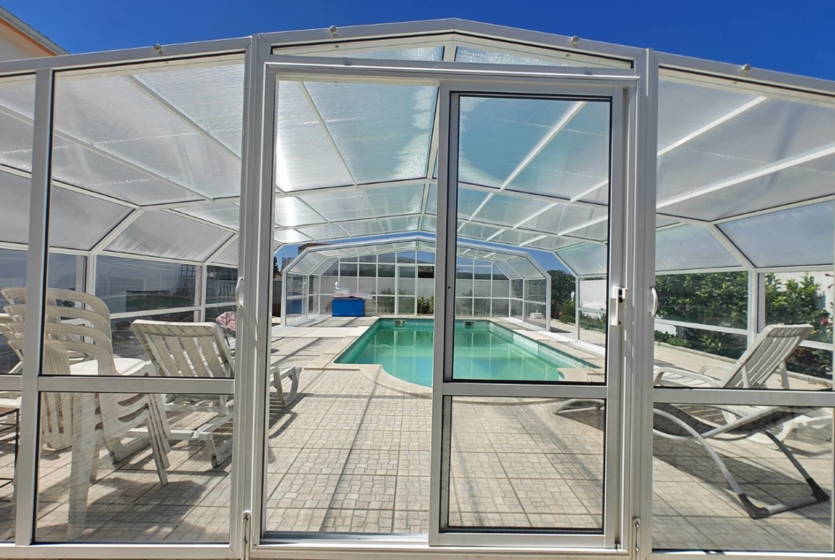 Moradia com piscina, grande área de terreno e vista para a Serra do Montejunto