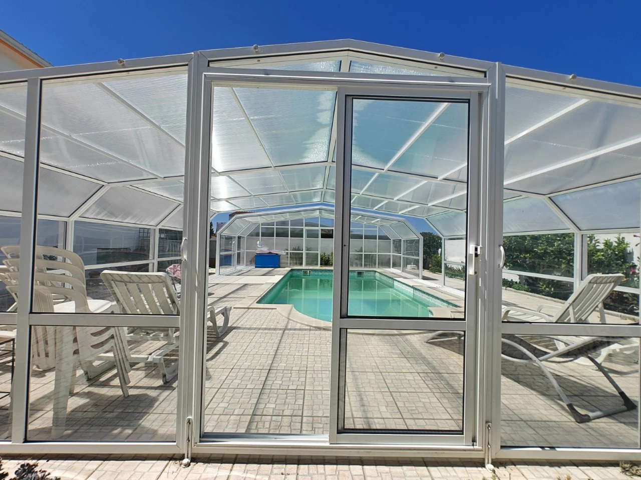 Moradia com piscina, grande área de terreno e vista para a Serra do Montejunto