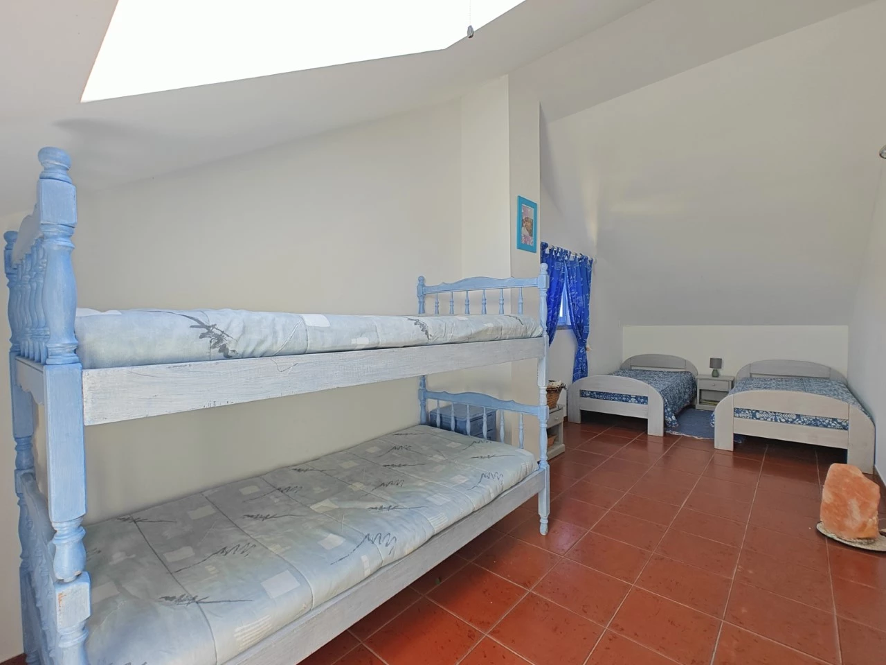 Moradia com piscina, grande área de terreno e vista para a Serra do Montejunto