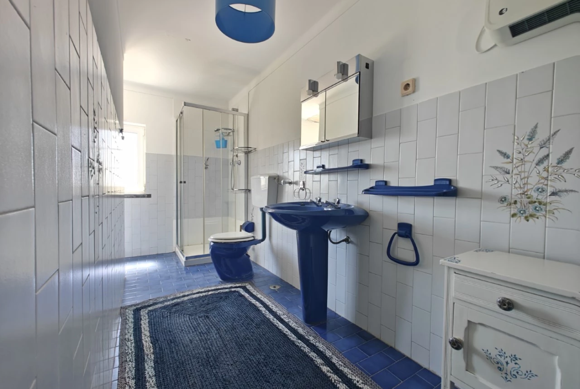 Moradia com piscina, grande área de terreno e vista para a Serra do Montejunto