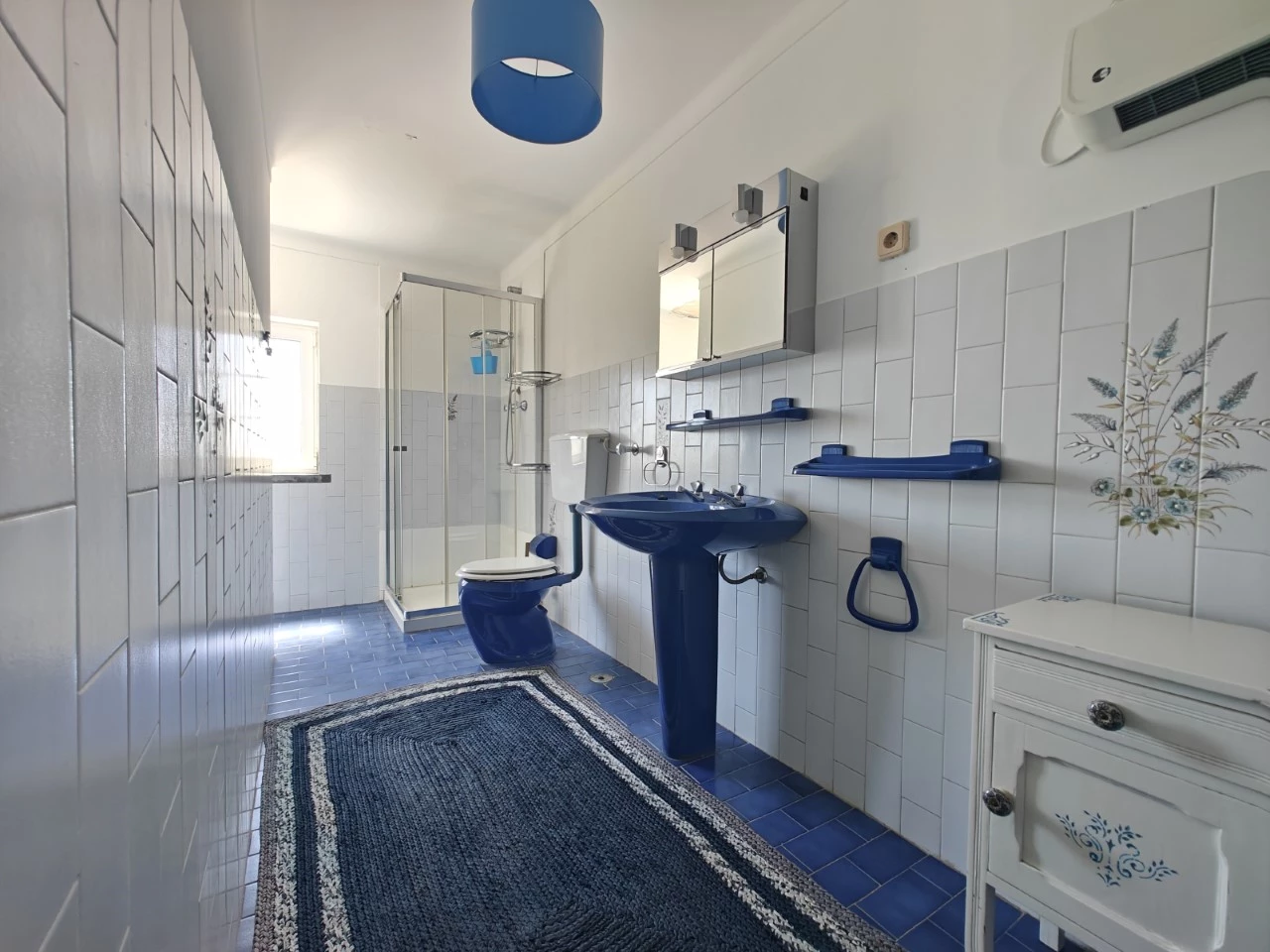 Moradia com piscina, grande área de terreno e vista para a Serra do Montejunto