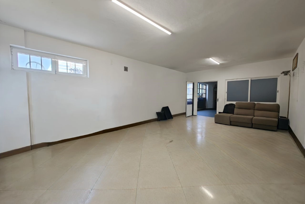 Moradia com piscina, grande área de terreno e vista para a Serra do Montejunto