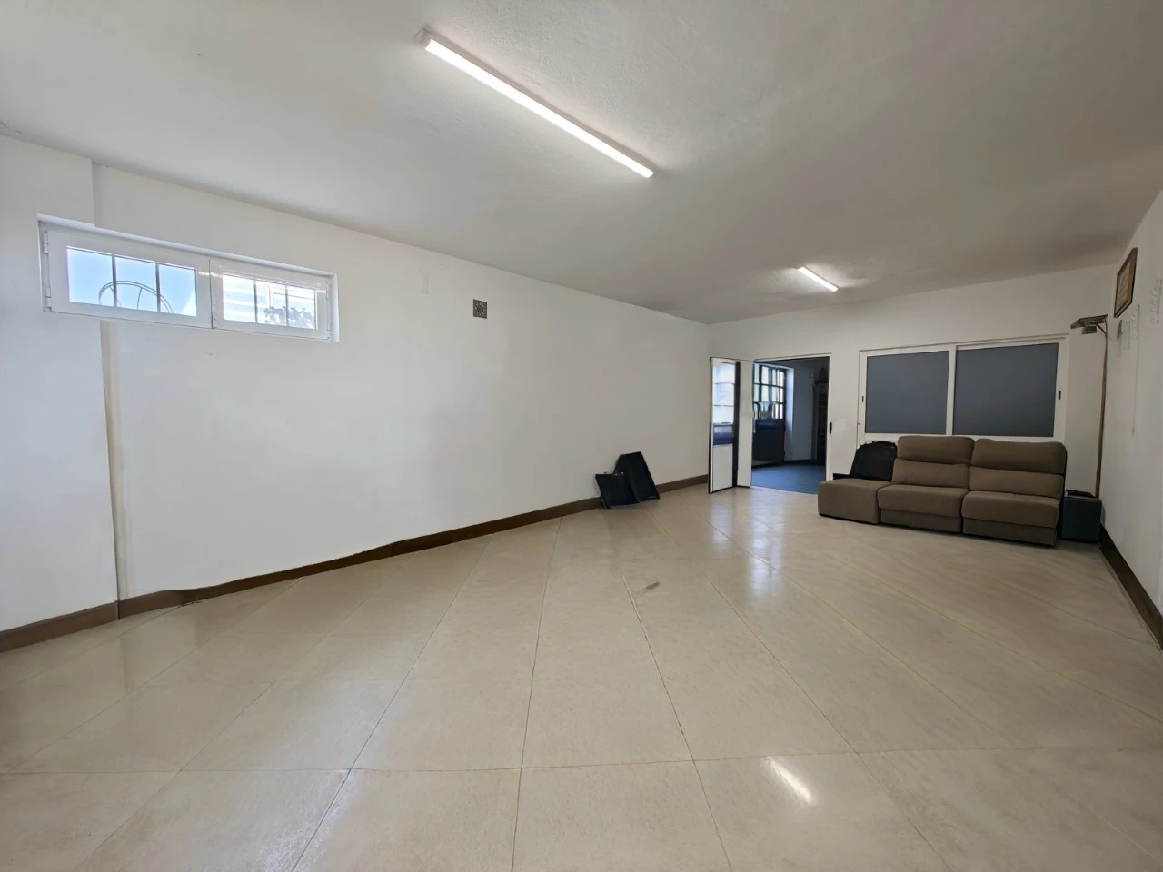 Moradia com piscina, grande área de terreno e vista para a Serra do Montejunto