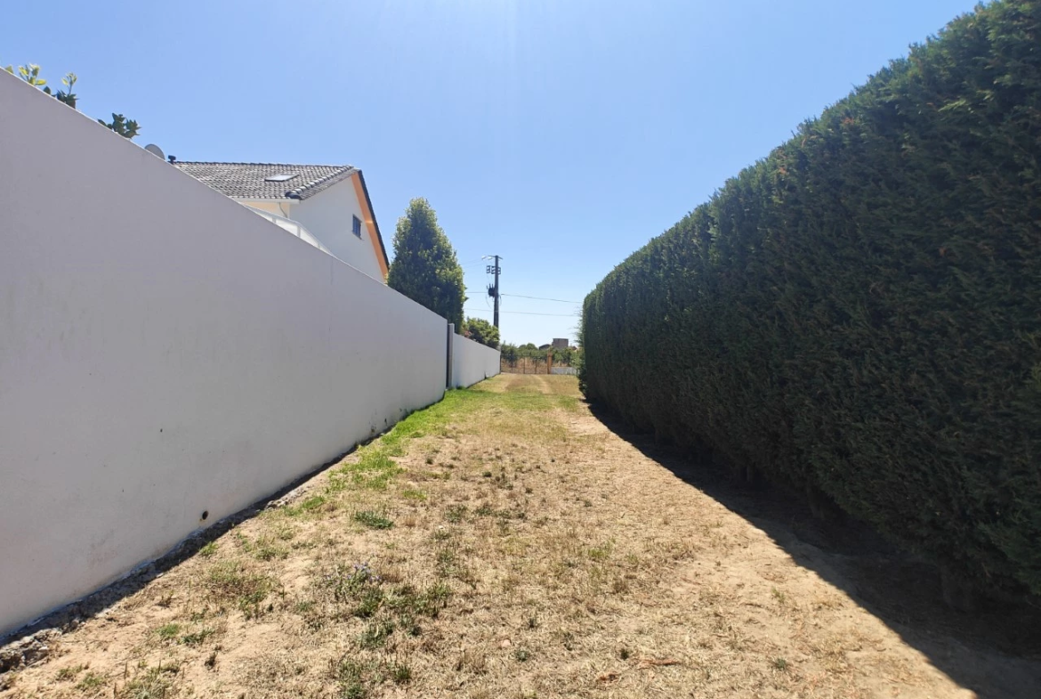 Moradia com piscina, grande área de terreno e vista para a Serra do Montejunto