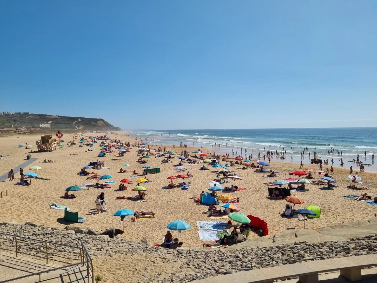 ID1242d601-0000-0500-0000-00001a22aef2.jpg Moradia contemporânea com piscina e vista mar a 4 minutos da praia da Areia Branca