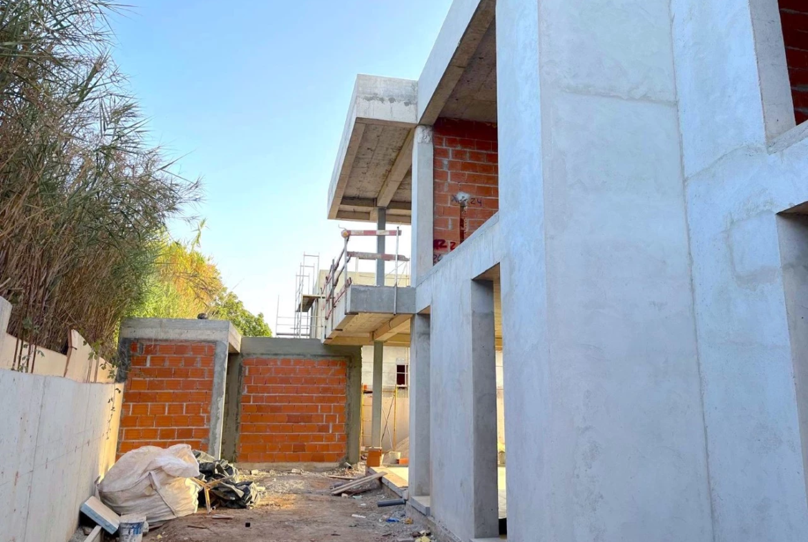 Moradia contemporânea com piscina e vista mar a 4 minutos da praia da Areia Branca