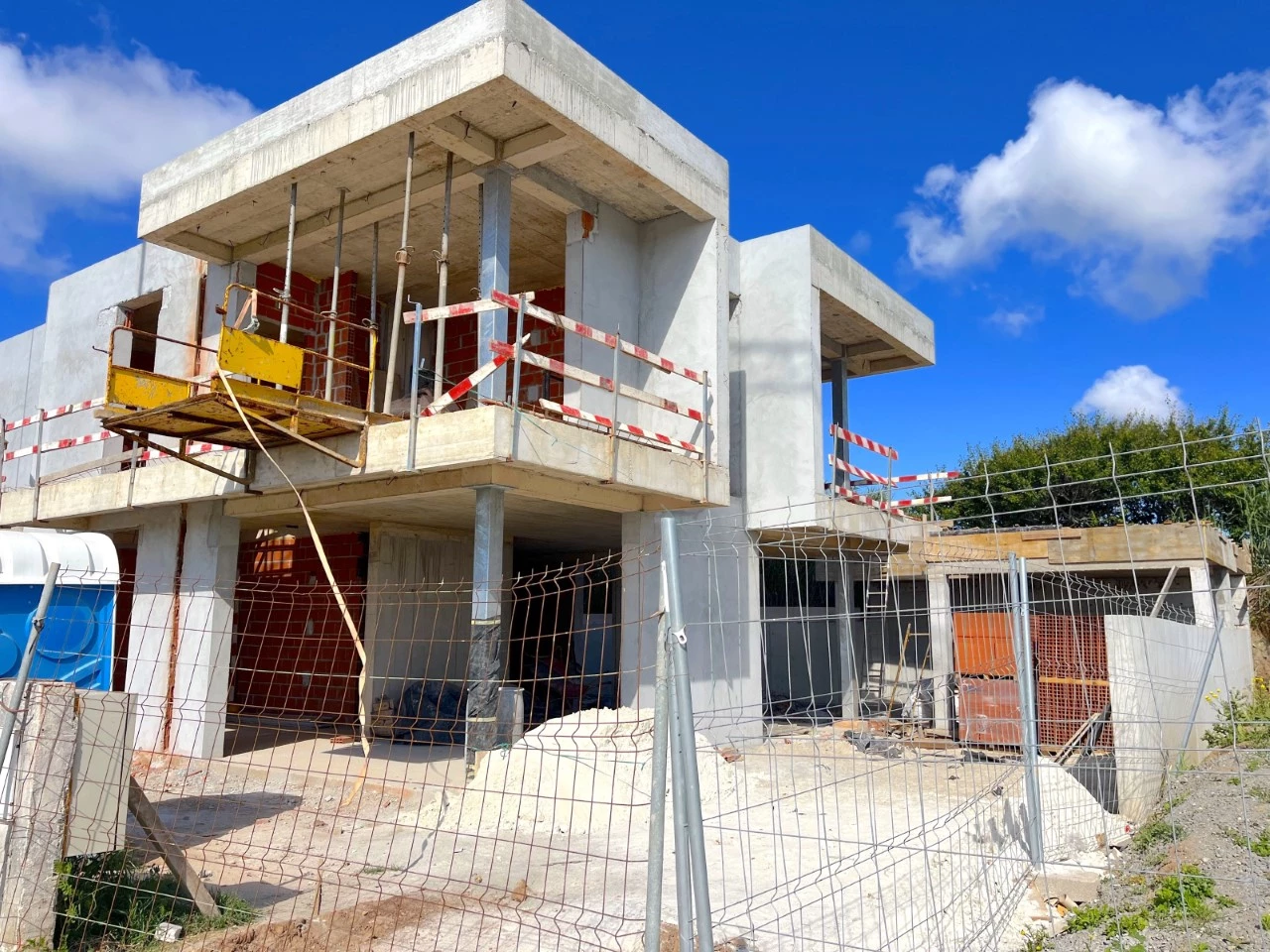 ID1242d601-0000-0500-0000-00001a24a142.jpg Moradia contemporânea com piscina e vista mar a 4 minutos da praia da Areia Branca
