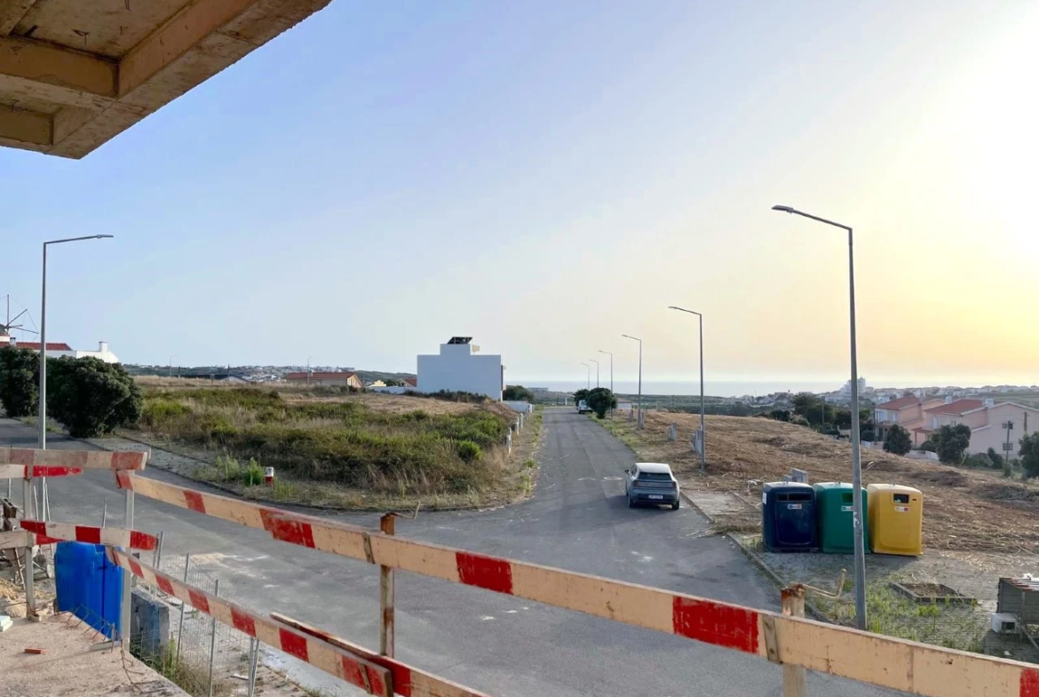 Moradia contemporânea com piscina e vista mar a 4 minutos da praia da Areia Branca
