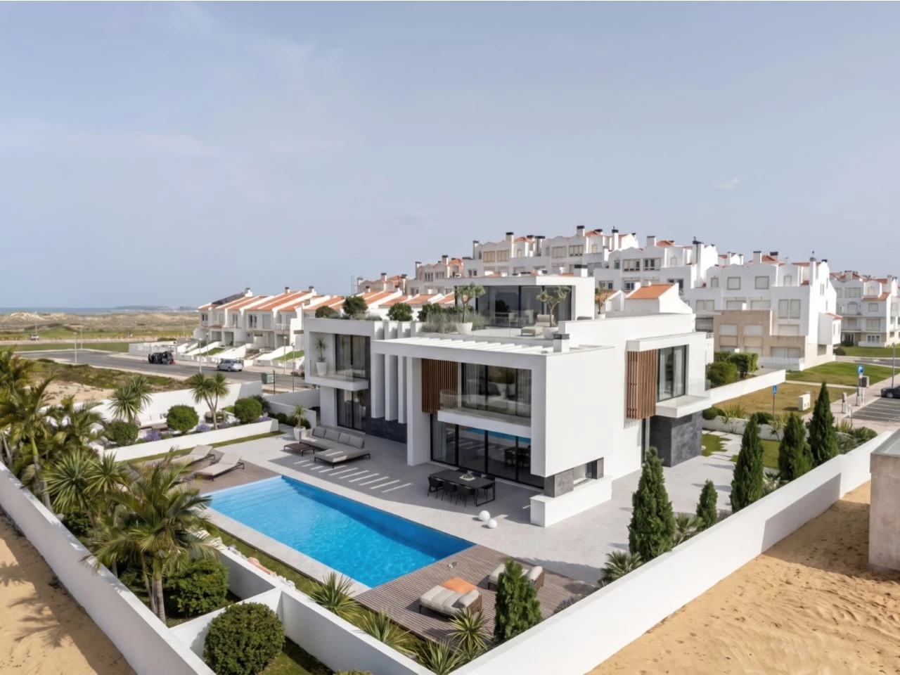 Moradia isolada com piscina apenas a 400 m da praia