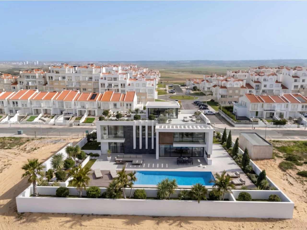 Moradia isolada com piscina apenas a 400 m da praia