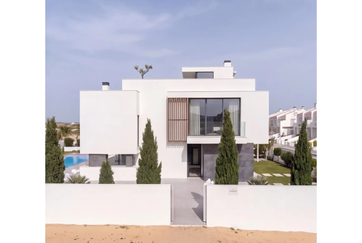 Moradia isolada com piscina apenas a 400 m da praia