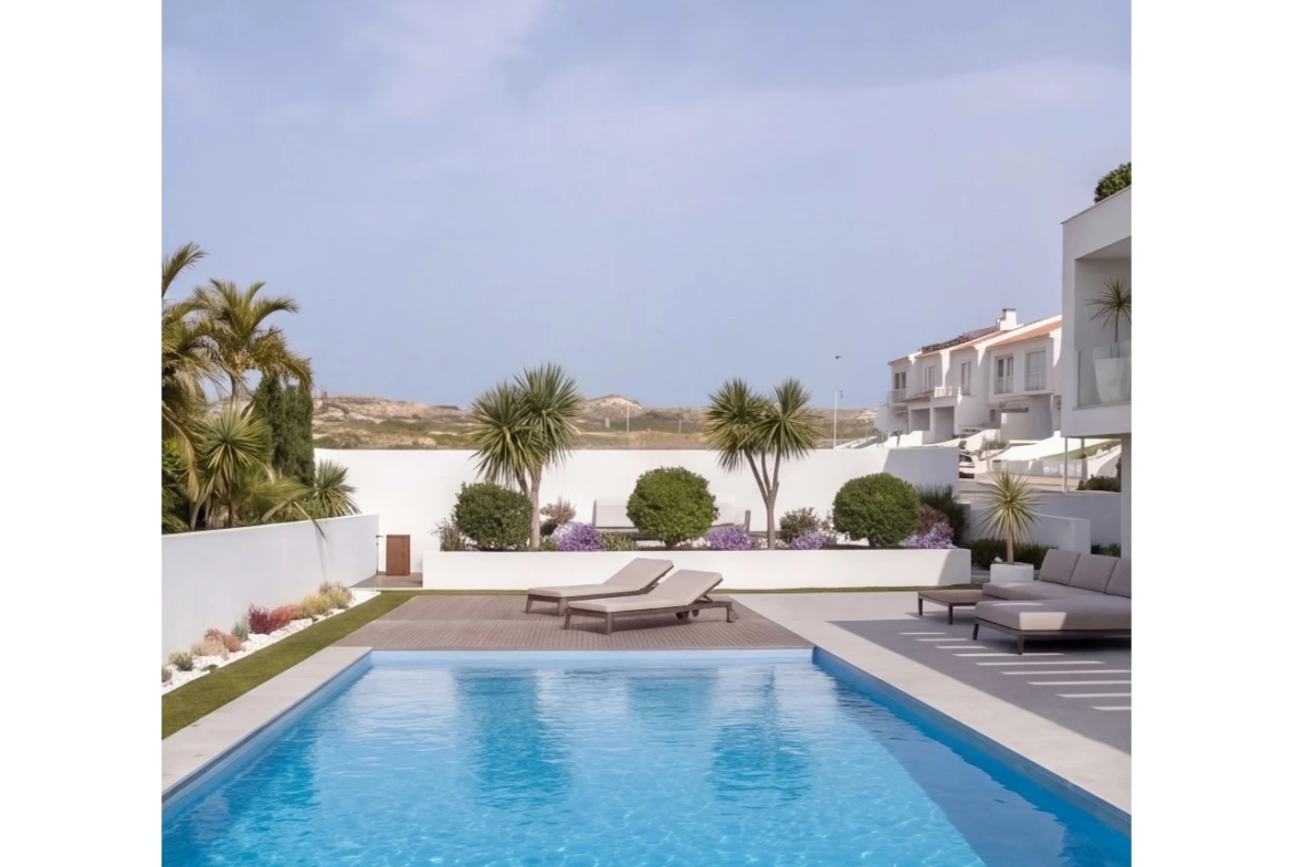 Moradia isolada com piscina apenas a 400 m da praia