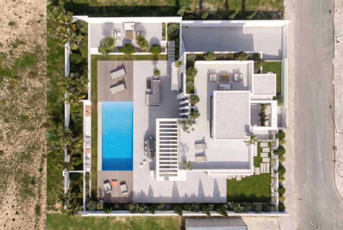 Moradia isolada com piscina apenas a 400 m da praia