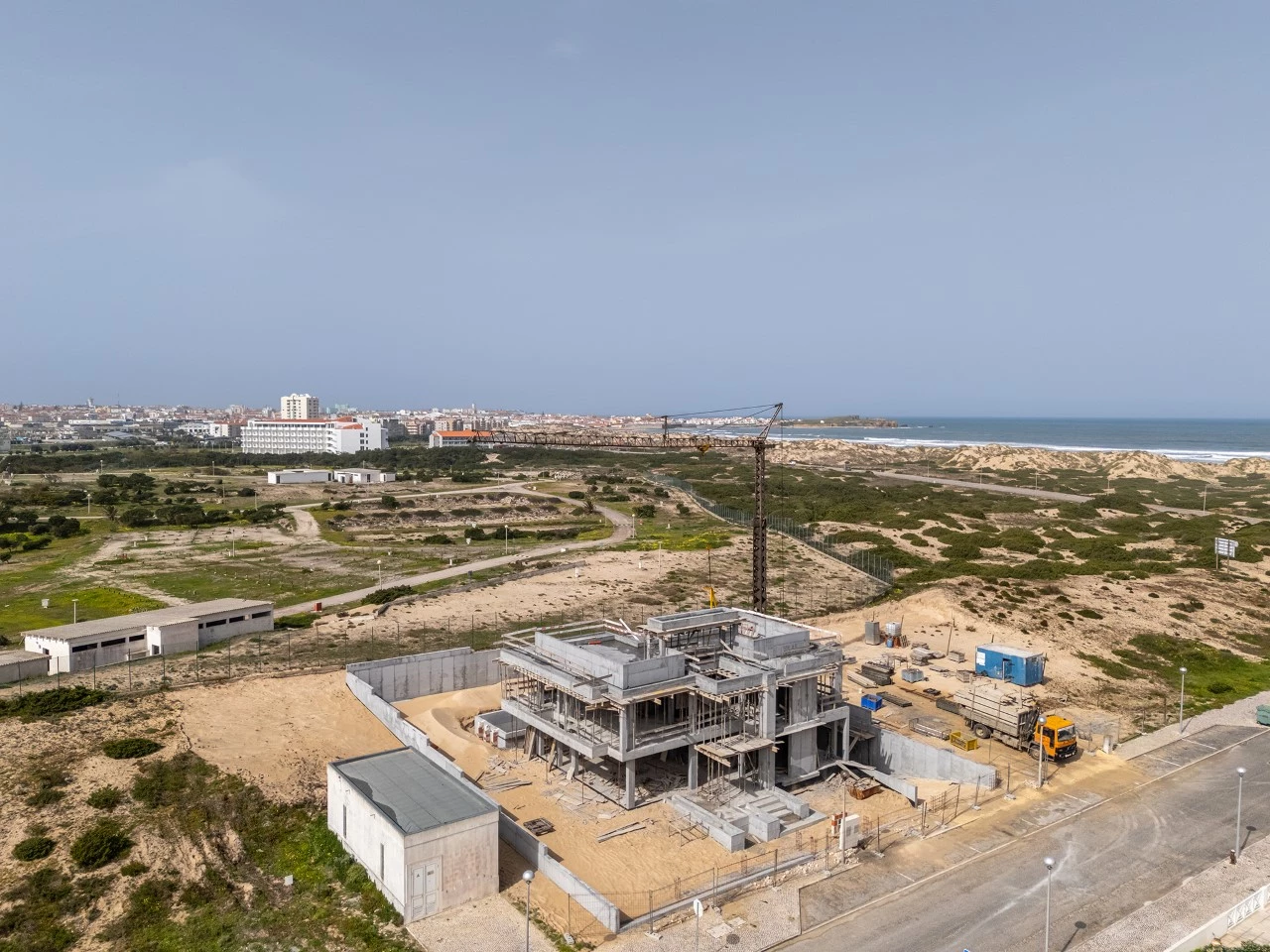 Moradia isolada com piscina apenas a 400 m da praia