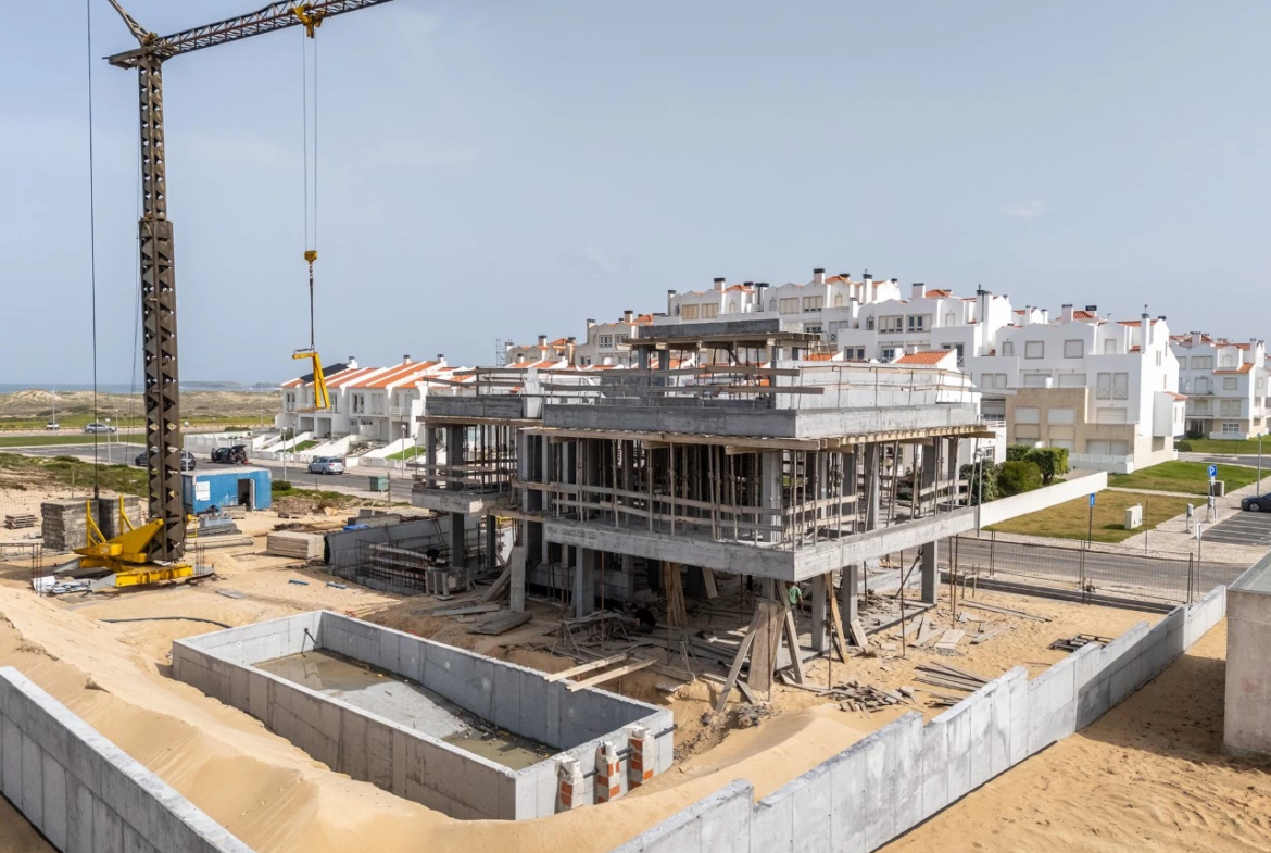 Moradia isolada com piscina apenas a 400 m da praia
