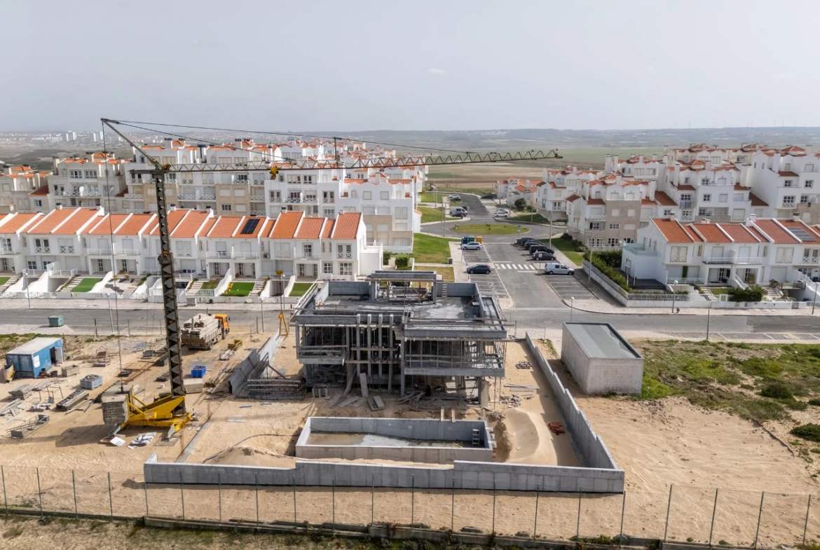 Moradia isolada com piscina apenas a 400 m da praia