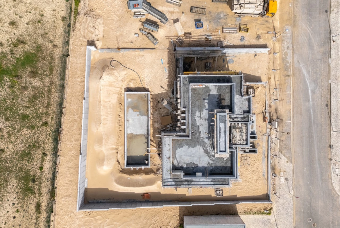 Moradia isolada com piscina apenas a 400 m da praia