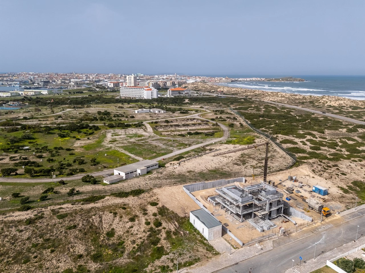 Moradia isolada com piscina apenas a 400 m da praia