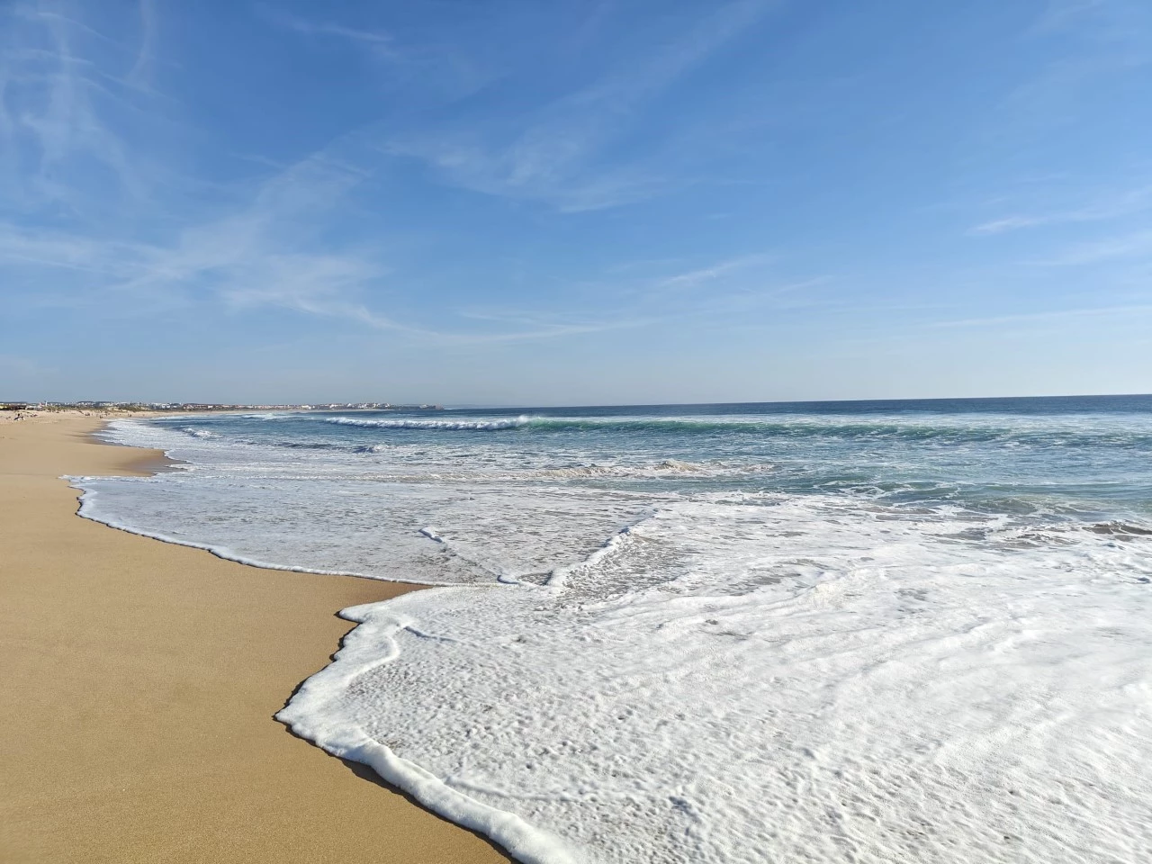 Moradia isolada com piscina apenas a 400 m da praia