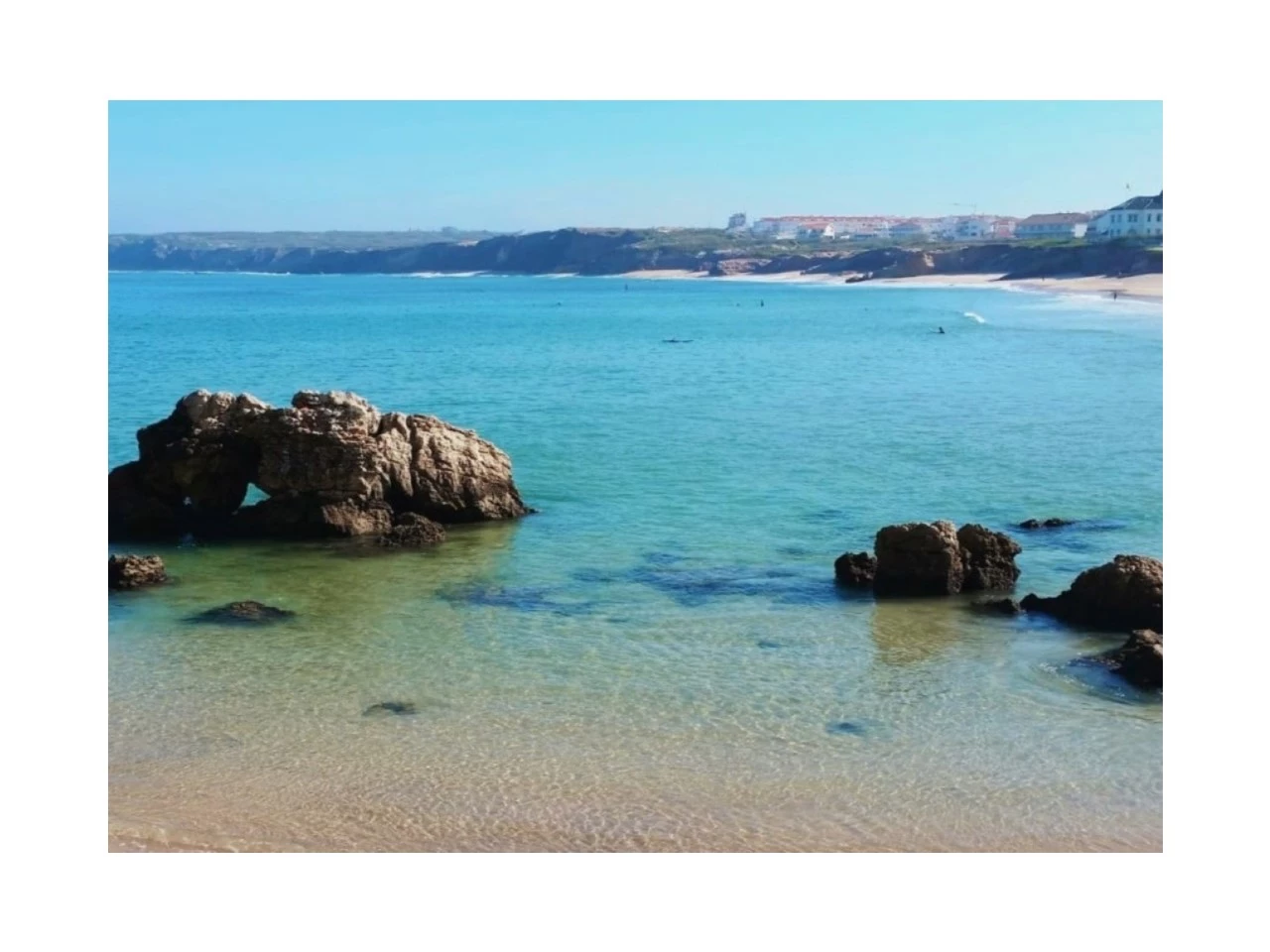 Moradia isolada com piscina apenas a 400 m da praia