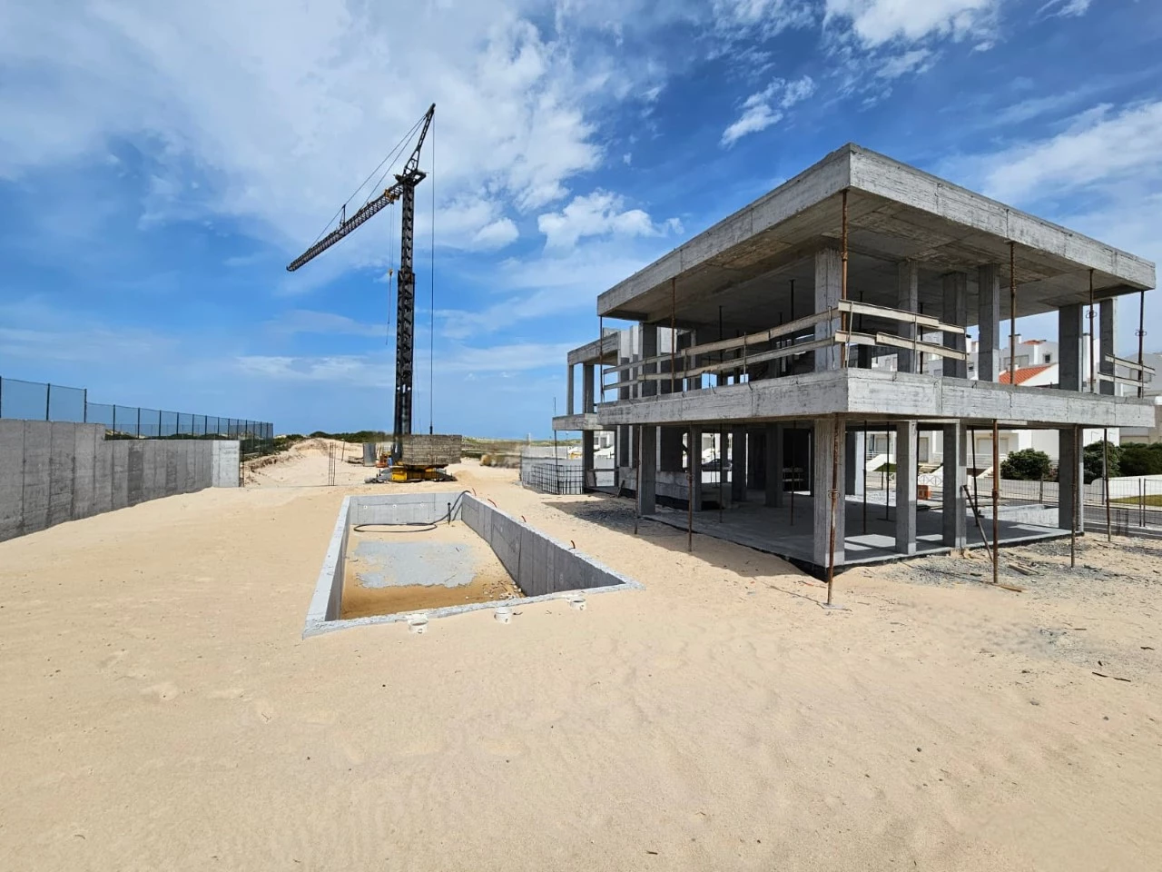 Moradia isolada com piscina apenas a 400 m da praia