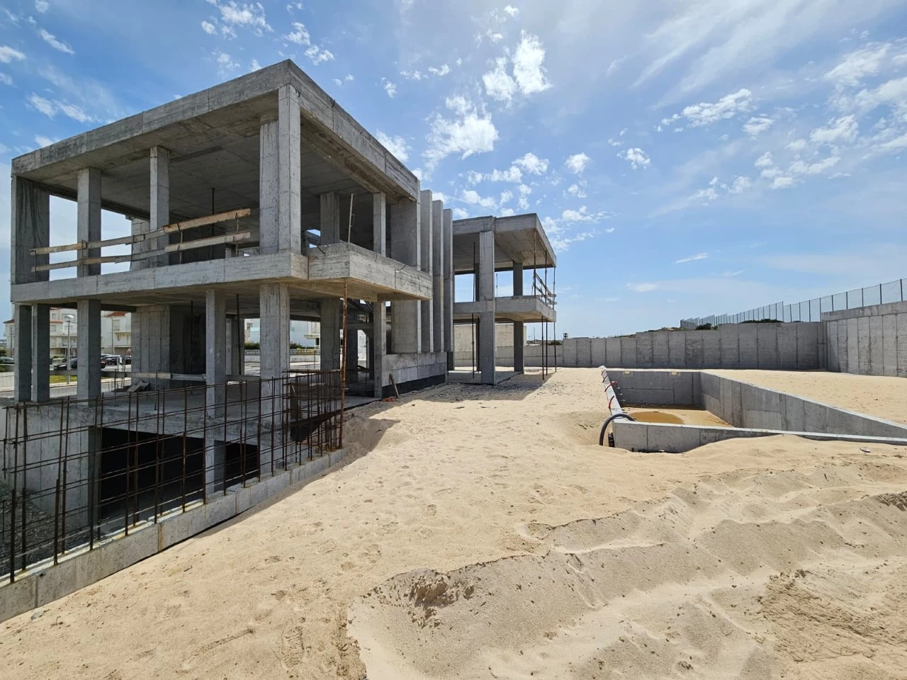 Moradia isolada com piscina apenas a 400 m da praia