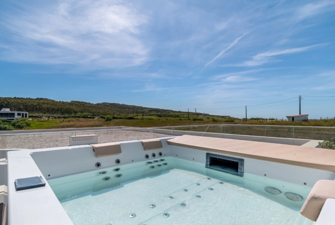 Moradia com 1,8 hectares de terreno e vistas deslumbrantes