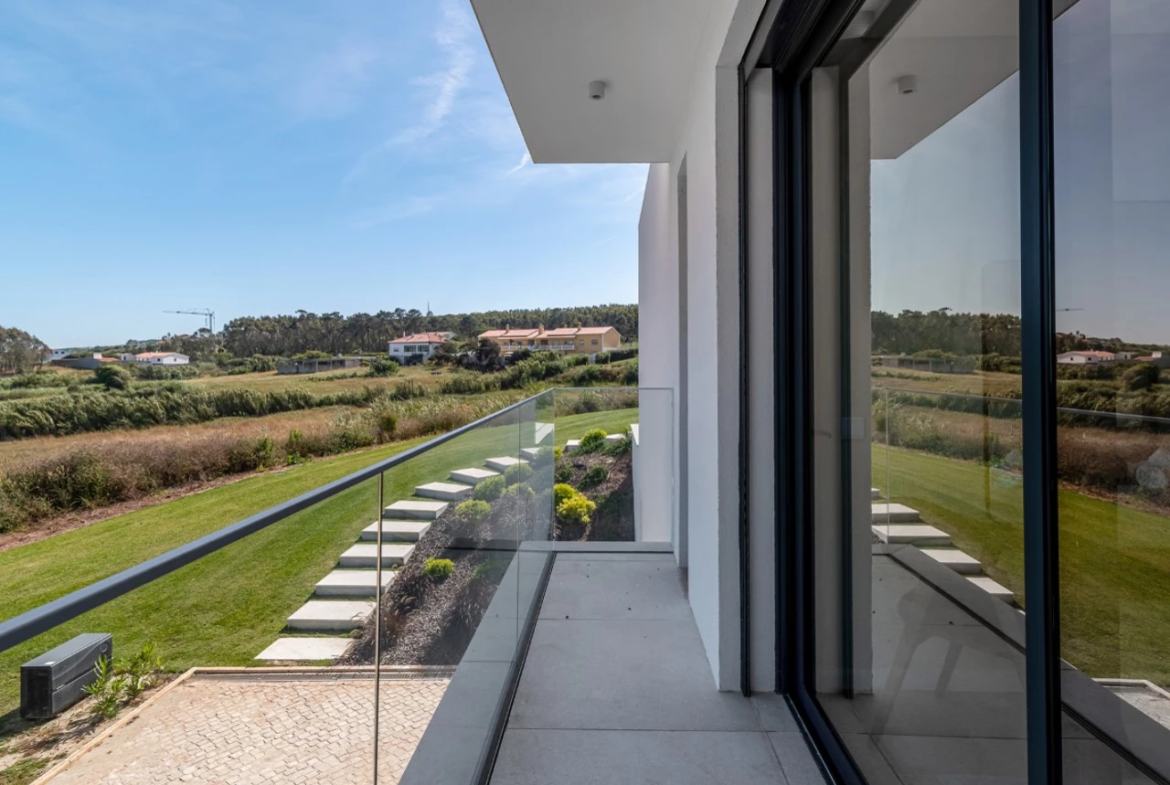 Moradia com 1,8 hectares de terreno e vistas deslumbrantes