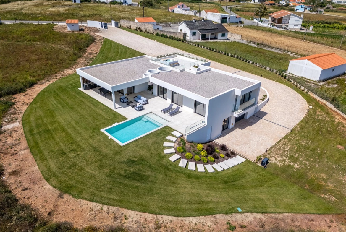 Moradia com 1,8 hectares de terreno e vistas deslumbrantes