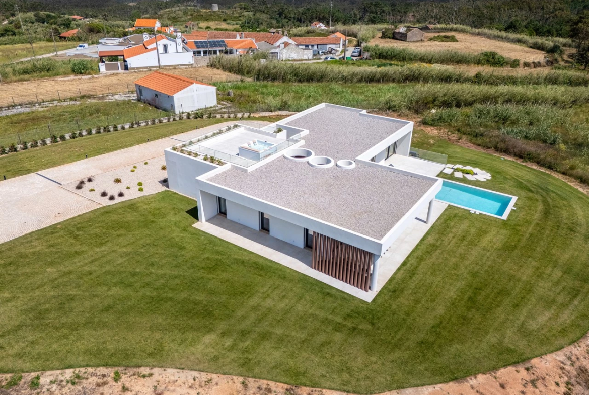 Moradia com 1,8 hectares de terreno e vistas deslumbrantes