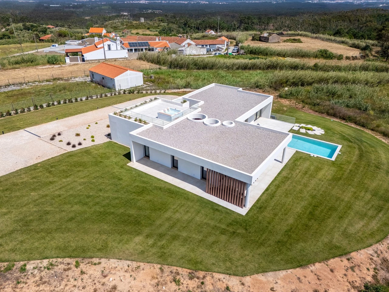 Moradia com 1,8 hectares de terreno e vistas deslumbrantes