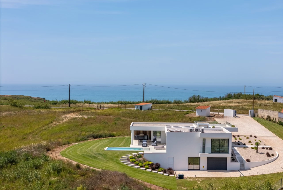 Moradia com 1,8 hectares de terreno e vistas deslumbrantes